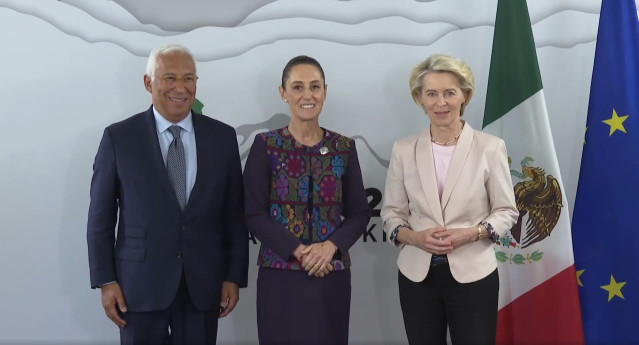 Archivo - El presidente del Consejo Europeo, António Costa, la presidenta de México, Claudia Sheinbaum y la presidenta de la Comisión Europea, Ursula von der Leyen, durante una reunión del G7.