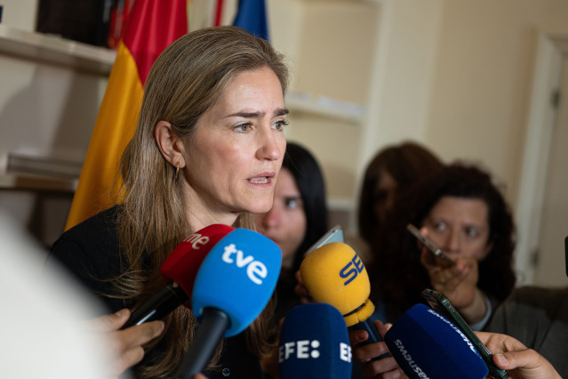 Archivo - La vicepresidenta tercera y ministra para la Transición Ecológica y el Reto Demográfico, Sara Aagesen, ofrece declaraciones a los medios tras una reunión con agentes del sector gasista y del sector petrolero, a 20 de abril de 2026, en Madrid (Es