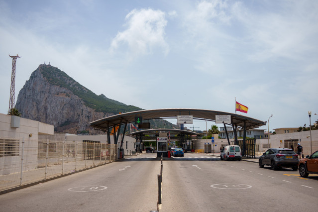 Imágenes de la frontera entre España y Gibraltar.