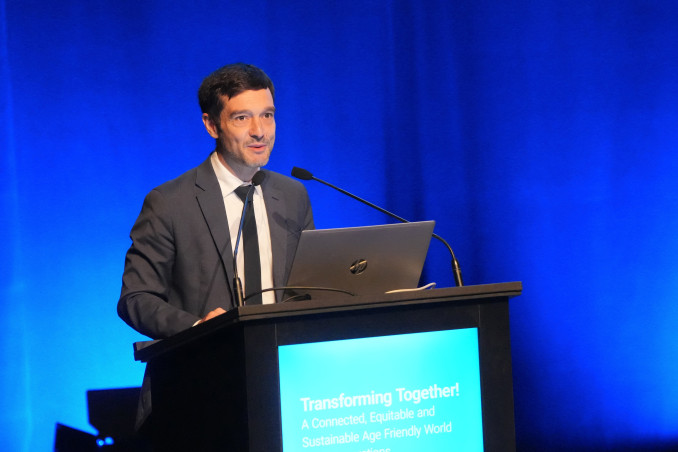 El ministro de Derechos Sociales, Consumo y Agenda 2030, Pablo Bustinduy, durante el III Congreso Mundial de Ciudades y Comunidades Amigables, en Kursaal, a 16 de junio de 2026, en San Sebastián, Gui