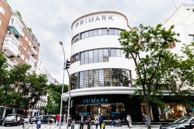 Archivo - Fachada y exterior de la nueva tienda de Primark durante su inauguración, a 21 de mayo de 2024, en Madrid (España). La nueva tienda de Primark abre este jueves 23 de mayo y está situada en la esquina entre la calle Hermosilla y la calle Conde de