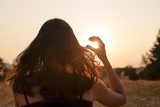 La radiación solar puede afectar especialmente a la retina y ser factor de riesgo de degeneración macular, según experta