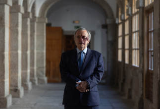 El bioquímico e investigador Mariano Barbacid posa para Europa Press durante su asistencia a los Cursos de Verano de la UCM, a 2 de julio de 2026, en San Lorenzo de El Escorial, Madrid (España).