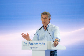 El presidente del PP, Alberto Núñez-Feijóo, interviene durante el XVI Congreso Extraordinario del PP catalán, en el Hotel Grand Marina, a 27 de junio de 2026, en Barcelona, Catalunya (España). El