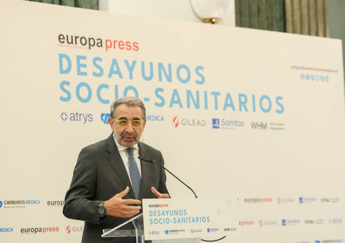 El consejero de Sanidad de Castilla-La Mancha, Jesús Fernández Sanz, participa en un desayuno Socio-Sanitario organizado por Europa Press, a 8 de julio de 2026, en Madrid (España).
