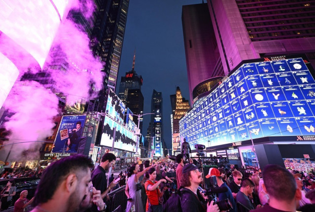 Evento de Pokémon Go organizado en en Times Square en Nueva York (Estados Unidos) por el 10º aniversario