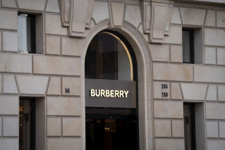 Archivo - Fachada del edificio donde se encuentra la tienda Burberry en el Paseo de Gracia en Barcelona, a 15 de enero de 2024, en Barcelona, Catalunya (España).