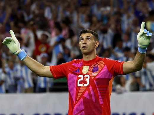 Dibu Martínez