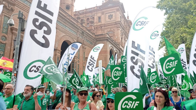 Archivo - Concentración de CSIF-A por las condiciones laborales de los empleados públicos.