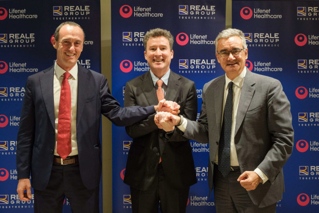 De izquierda a derecha, Matteo Cattaneo, CEO de Reale Services y Director de Transformación y Desarrollo de Servicios de Reale Group; Nicola Bedin, Fundador y Consejero Delegado de Lifenet; y Luca Filippone, Director General de Reale Group.