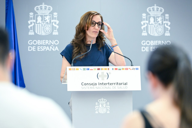 La ministra de Sanidad, Mónica García, durante una rueda de prensa para informar sobre las medidas de gestión pública adoptadas, a 22 de julio de 2026, en Madrid (España). Mónica García, comparece ante los medios de comunicación tras presidir el pleno del