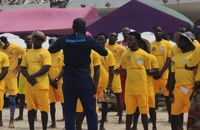 Imagen de un curso de formación de socorristas en Ghana.