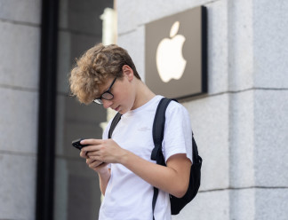 Fachada de una tienda de Apple, a 28 de julio de 2026, en Madrid (España). Apple ha alcanzado el valor de 4,93 billones de dólares en capitalización bursátil, lo que la convierte en la empresa má