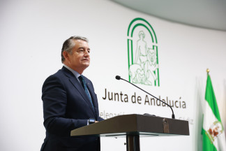 El vicepresidente primero y consejero de Presidencia, Sanidad y Emergencias, Antonio Sanz, interviene durante la toma de posesión de los delegados territoriales de Cádiz. A 30 de julio de 2026 en C�
