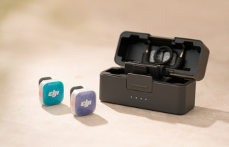 Foto del DJI Mic Mini 2S con el estuche oficial.