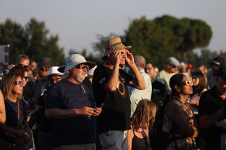 Varias personas durante el eclipse solar total de 2026, a 12 de agosto de 2026, en León, Castilla y León (España). Este es el primer eclipse total de Sol visible desde la península Ibérica en má
