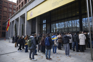 Archivo - La ministra de Sanidad atiende a los medios de comunicación con motivo de las pruebas de Formación Sanitaria Especializada, en el exterior del Ministerio de Sanidad, a 24 de enero de 2026,