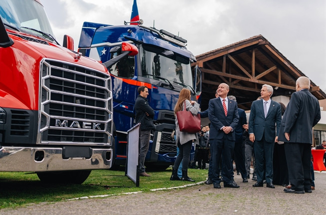 7rv04818 653x431