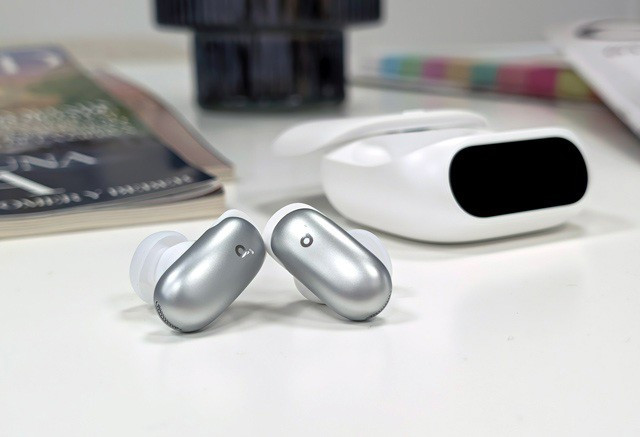 Imagen de los auricualres Soundcore Liberty 5 Pro.