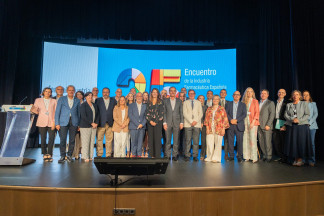 Foto de familia del Encuentro de la Industria Farmacéutica Española en la UIMP.