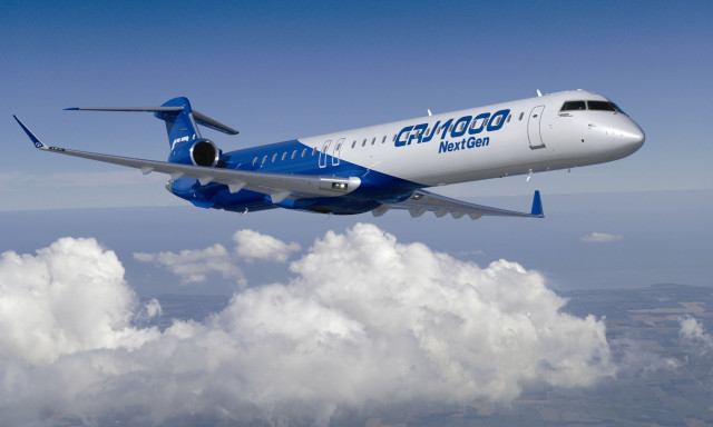 Archivo - Avión CRJ1000 de Bombardier.