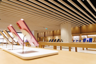 Archivo - Varios IPhone expuestos en la nueva tienda de Apple en La Vaguada, a 27 de noviembre de 2024, en Madrid (España).