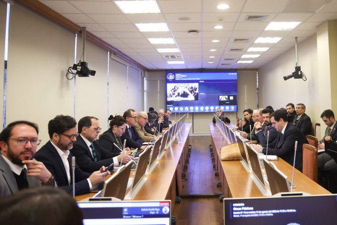 Comision de OO.PP . Transportes y Telecomunicaciones despacho proyecto de exencion de derechos municipales para obras ferroviarias