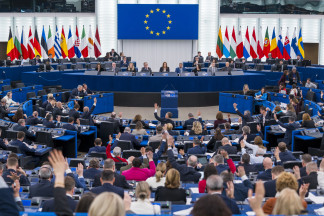 Archivo - Un instante de votación en la sesión plenaria de éste miércoles en el Parlamento Europeo