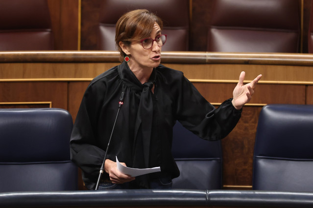 La ministra de Sanidad, Mónica García, interviene durante una sesión plenaria en el Congreso de los Diputados, a 9 de septiembre de 2026, en Madrid (España). El Gobierno se enfrenta a la primera sesión de control tras el inicio de curso, coincidiendo con
