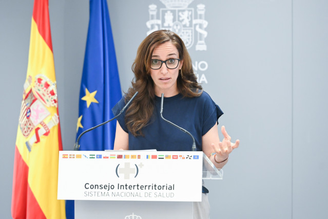 Archivo - La ministra de Sanidad, Mónica García, durante una rueda de prensa para informar sobre las medidas de gestión pública adoptadas, a 22 de julio de 2026, en Madrid (España). Mónica García, comparece ante los medios de comunicación tras presidir el