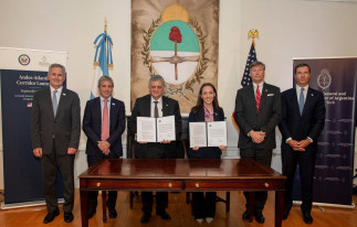 El subsecretario de Estado de los Estados Unidos, Christopher Landau, y el ministro de Exteriores argentino, Pablo Quirno, lanzan el Corredor Andes-Atlántico