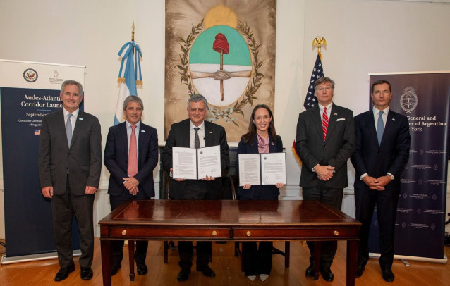 El subsecretario de Estado de los Estados Unidos, Christopher Landau, y el ministro de Exteriores argentino, Pablo Quirno, lanzan el Corredor Andes-Atlántico