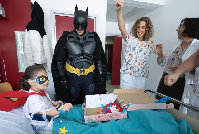 Archivo - La Fundación Pequeño Deseo entrega cientos de kits de disfraces a una veintena de hospitales de toda España