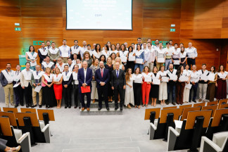Alumnos en su entrega de diplomas