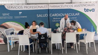 SEFAC visibiliza el papel del farmacéutico comunitario en la mejora de la salud de la población con una carpa de salud