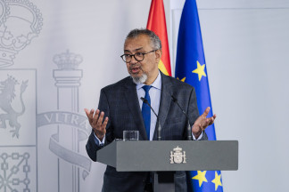Archivo - El director general de la Organización Mundial de la Salud (OMS), Tedros Adhanom, durante una rueda de prensa con el presidente del Gobierno, Pedro Sánchez, en el Palacio de la Moncloa, a 