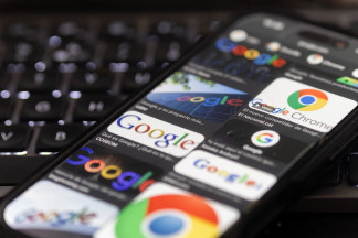 Archivo - El buscador de Google en un móvil, a 7 de julio de 2026, en Madrid (España).