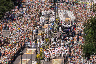 Archivo - El Papa León XIV preside la procesión de Corpus Christi, en la plaza de Cibeles, a 7 de junio de 2026, en Madrid (España). El Papa León XIV oficia la solemnidad del Corpus Christi en Mad