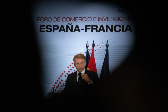 El presidente de la República Francesa, Emmanuel Macron, durante el Foro de Comercio e Inversión España-Francia, en el Ministerio de Economía, Comercio y Empresa, a 30 de septiembre de 2026, en MAdrid (España). El Foro, organizado con ocasión de la visita