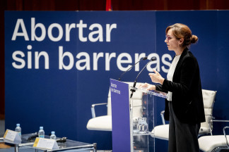 La ministra de Sanidad, Mónica García, interviene durante el acto ‘Abortar sin barreras: del reconocimiento del derecho a la garantía efectiva del acceso’, en la sede del Ministerio de Sanidad,