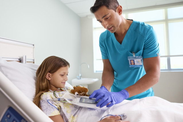 Philips lanza una nueva plataforma de vigilancia cardiaca móvil que mejora la gestión de alarmas