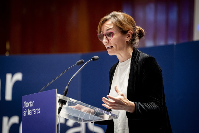 La ministra de Sanidad, Mónica García, interviene durante el acto ‘Abortar sin barreras: del reconocimiento del derecho a la garantía efectiva del acceso’, en la sede del Ministerio de Sanidad, a 28 de septiembre de 2026, en Madrid (España).