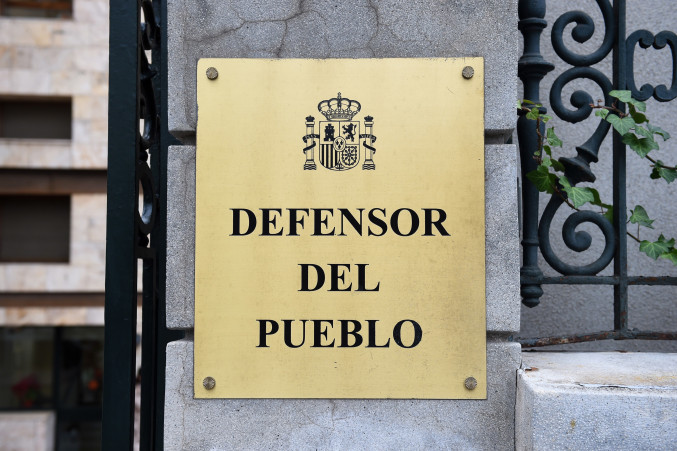 Archivo - Cartel de la entrada del Defensor del Pueblo, a 13 de febrero de 2024, en Madrid (España). La formación de Más Madrid acude al Defensor del Pueblo, Ángel Gabilondo, para que interponga u
