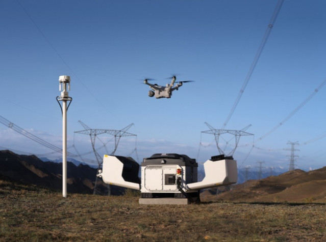 El nuevo DJI Dock 4 y el dron Matrice 5TD.