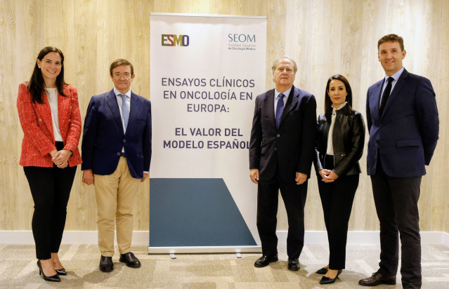 Foto de familia del encuentro organizado por SEOM y ESMO.