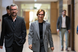Archivo - La ministra de Sanidad, Mónica García, y el secretario de Estado de Sanidad, Javier Padilla, a su llegada a una rueda de prensa tras el pleno del Consejo Interterritorial del Sistema Nacio