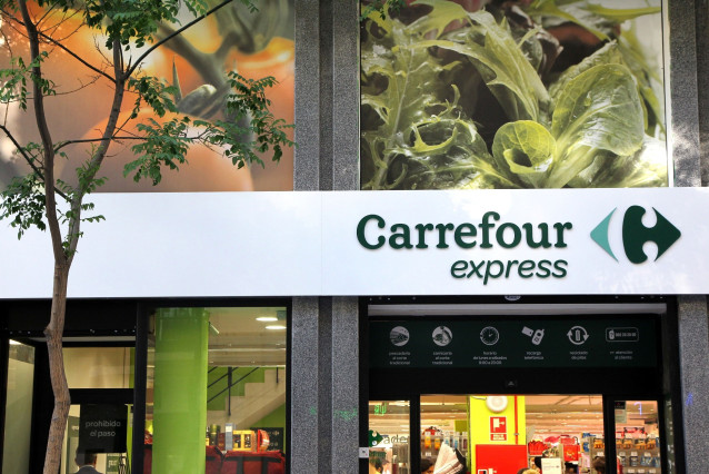 Archivo - Tienda de Carrefour Express en Alicante (España).