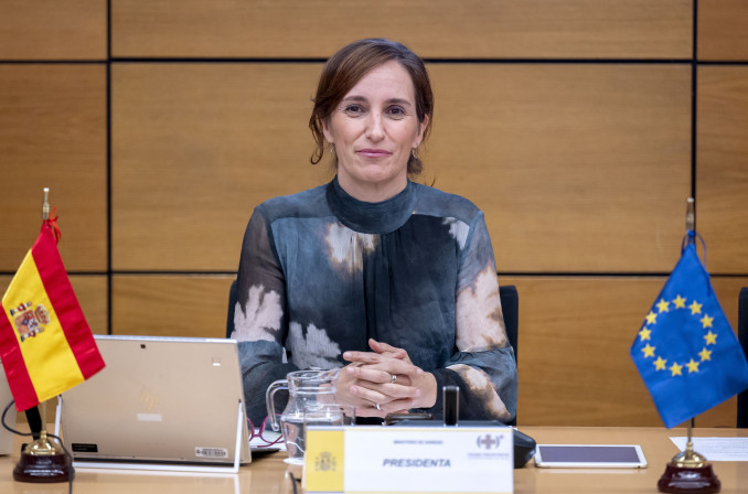 La ministra de Sanidad, Mónica García, atiende a los medios durante la reunión del pleno del Consejo Interterritorial del Sistema Nacional de Salud (CISNS), en Madrid (España). El Pleno del Consej