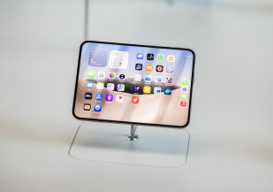 El nuevo Iphone Duo en una tienda de Apple de Madrid