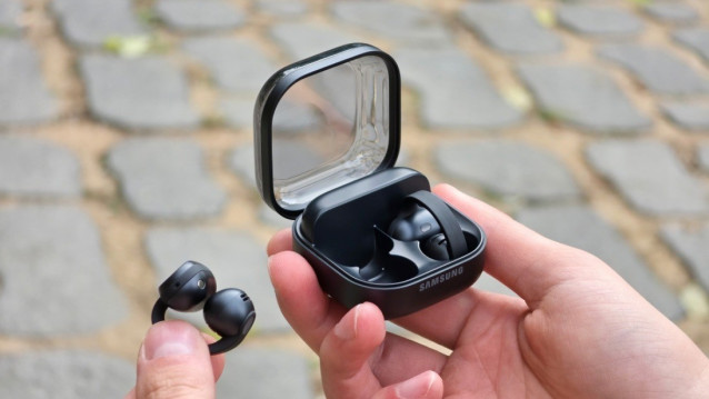 Recurso de los auriculares tipo clip Galaxy Buds On